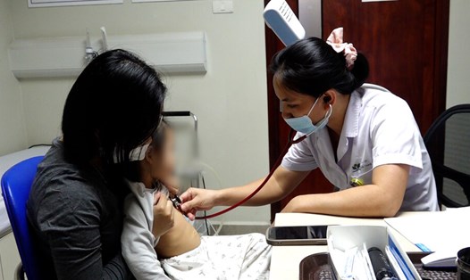 Những dấu hiệu nào cảnh báo viêm màng não ở trẻ?