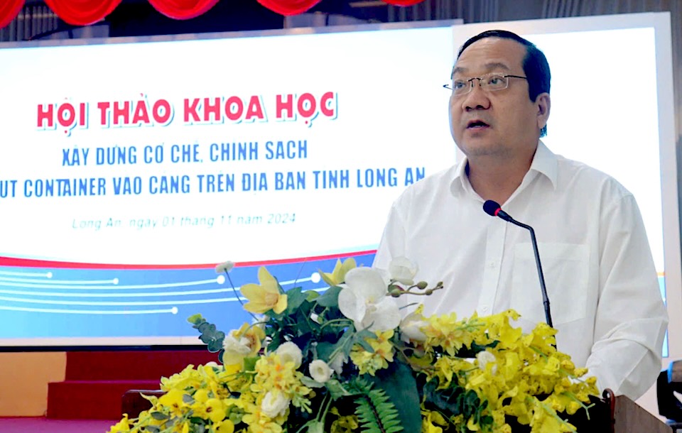 Mr. Nguyen Minh Lam - Vice Chairman of Long An Provincial People's Committee - spoke at the workshop. Photo: An Long