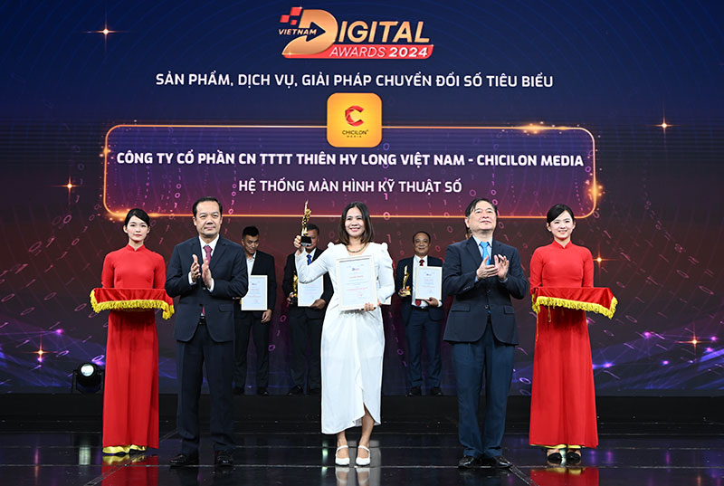 Chicilon Media duoc vinh danh tai Le trao Giai thuong Chuyen doi so Viet Nam 2024. Anh: Chi Mai