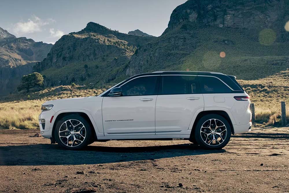 Many affordable mid-size SUVs have impressive towing capacity. Photo: Jeep