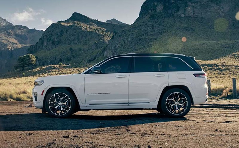 Many affordable mid-size SUVs have impressive towing capacity. Photo: Jeep