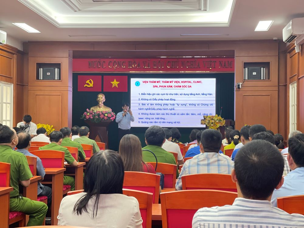 Phòng Y tế Quận 1 (TPHCM) nhờ Công an phường Tân Định truy tìm một bác sĩ bỏ trốn khi thấy đoàn thanh tra.