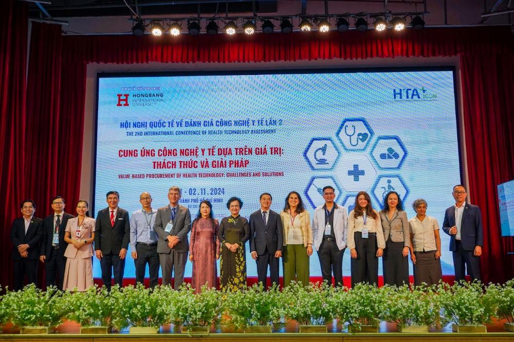 The 2nd International Conference on Health Technology Assessment organized by HIU was attended by more than 300 experts and senior health officials from Vietnam and other countries. Photo: Thuy Huyen