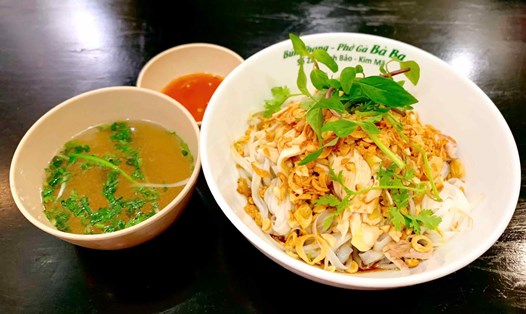 Phở gà trộn luôn được nhiều thực khách yêu thích. Ảnh: Hải Ly