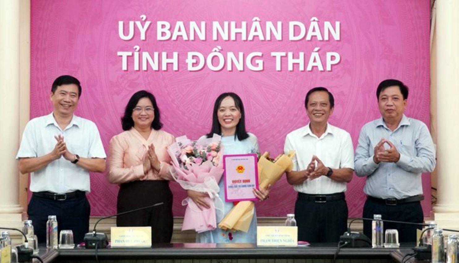 Ba Le Thi Mai Trinh (thu 3 trai sang) duoc dieu dong, bo nhiem giu chuc vu Pho Giam doc So Van hoa, The thao va Du lich tinh Dong Thap. Anh: Ngoc Ngan