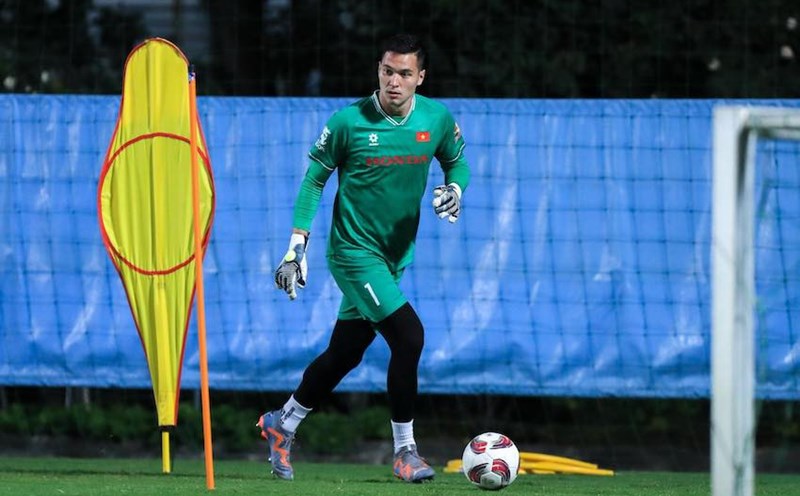 Goalkeeper Nguyen Filip is one of the few overseas Vietnamese players with high-class skills when returning to play in Vietnam. Photo: Minh Dan