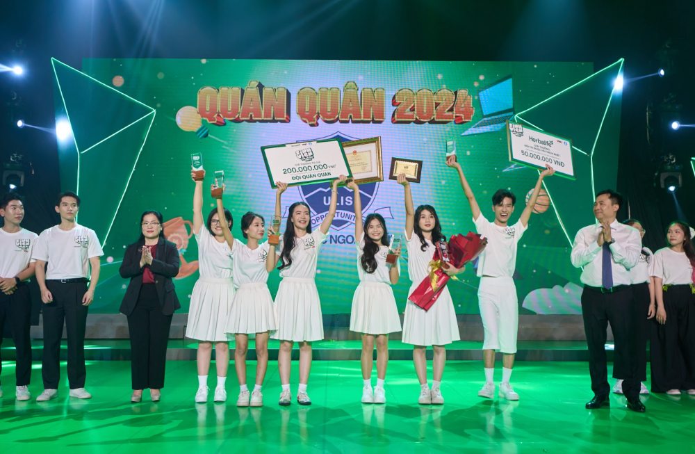 Foreign Language University (VNU Hanoi) excellently won the championship. Photo: VTV