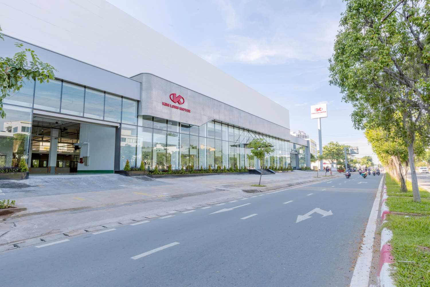 Kim Long Motor Showroom at 63 Vo Van Kiet, An Lac Ward, Binh Tan District, HCMC. Photo: Kim Long