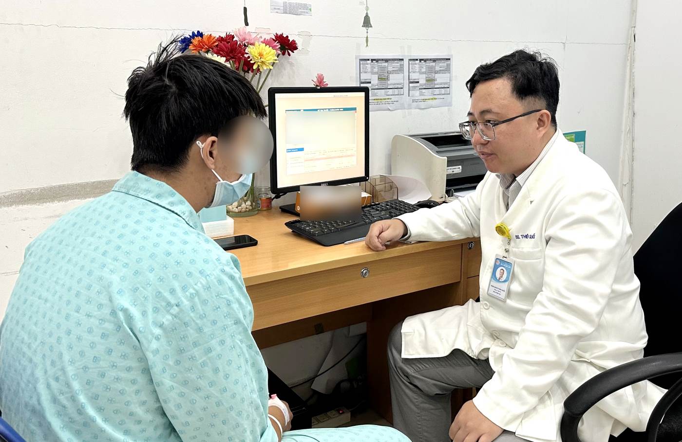 Patient hospitalized after using home circumcision service. Photo: Thanh Thanh