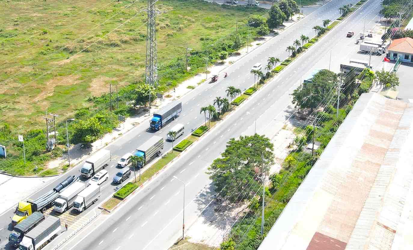 Road 25B connects Nhon Trach district with National Highway 51. Photo: HAC