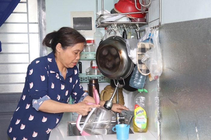 Ms. ALang Thi Vit at the Workers' Housing, Hoa Cam Industrial Park, Cam Le District, Da Nang City. Photo: Nguyen Linh