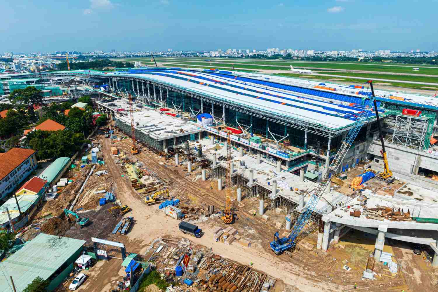 Tan Son Nhat T3 Station has its shape revealed after nearly 2 years of construction. Photo: Minh Quan