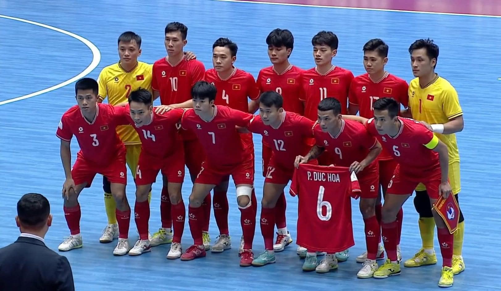 Doi hinh ra san cua tuyen futsal Viet Nam. Anh: AFF