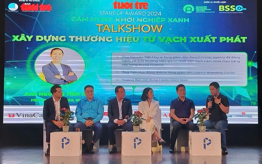 Speakers and guests shared practical experiences for young startups, as well as young people passionate about startups. Photo: Nguyen Dang