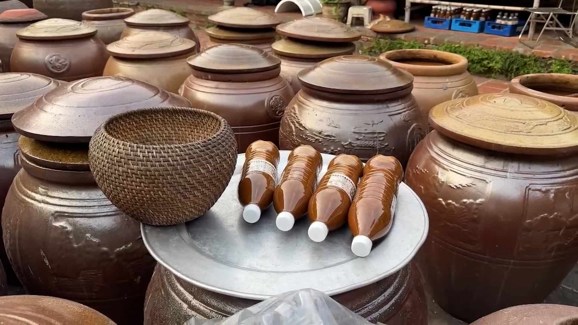 The sticky rice sauce in Duong Lam ancient village contains the quintessence and soul of many generations. Photo: Hoang Loc