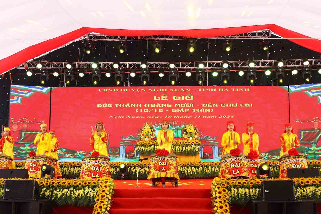 Program of the death anniversary of Saint Hoang Muoi. Photo: Hong Quang.