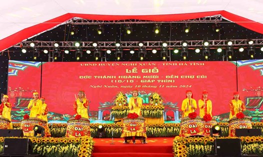 Chương trình lễ giỗ Đức thánh Hoàng Mười. Ảnh: Hồng Quang.