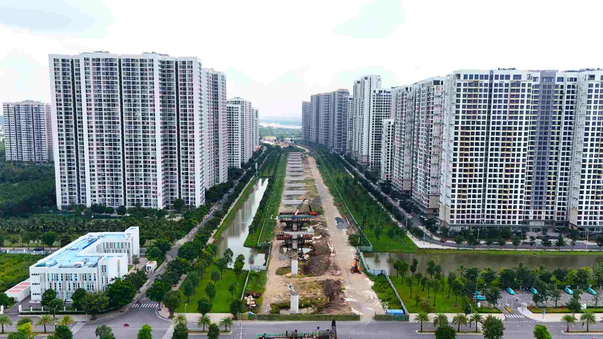 Beltway 3 passes through the urban area in Thu Duc City, Ho Chi Minh City. Photo: Minh Quan