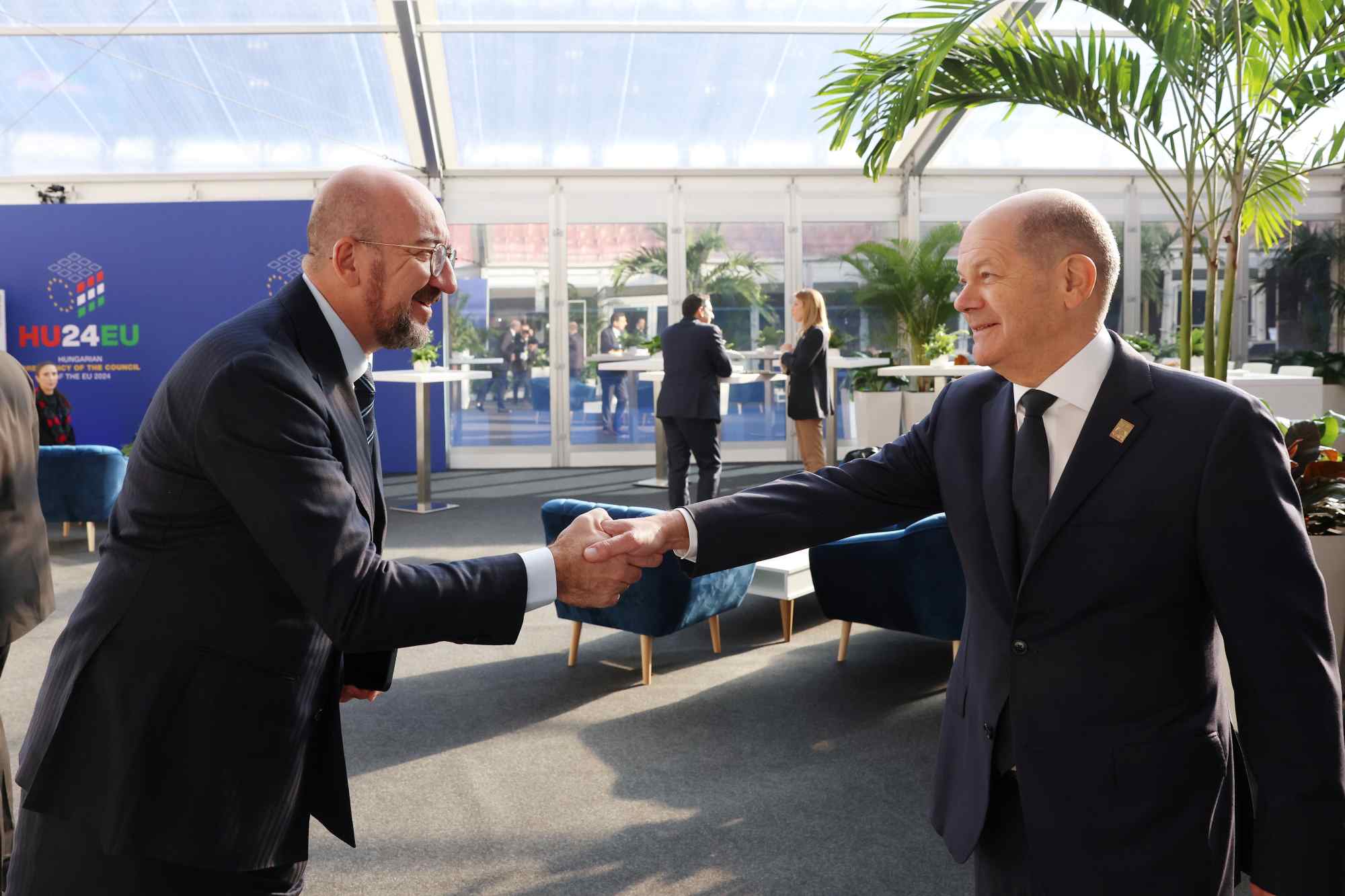 German Chancellor Olaf Scholz (right) meets with European Council President Charles Michel in Budapest, Hungary, November 8, 2024. Photo: EU