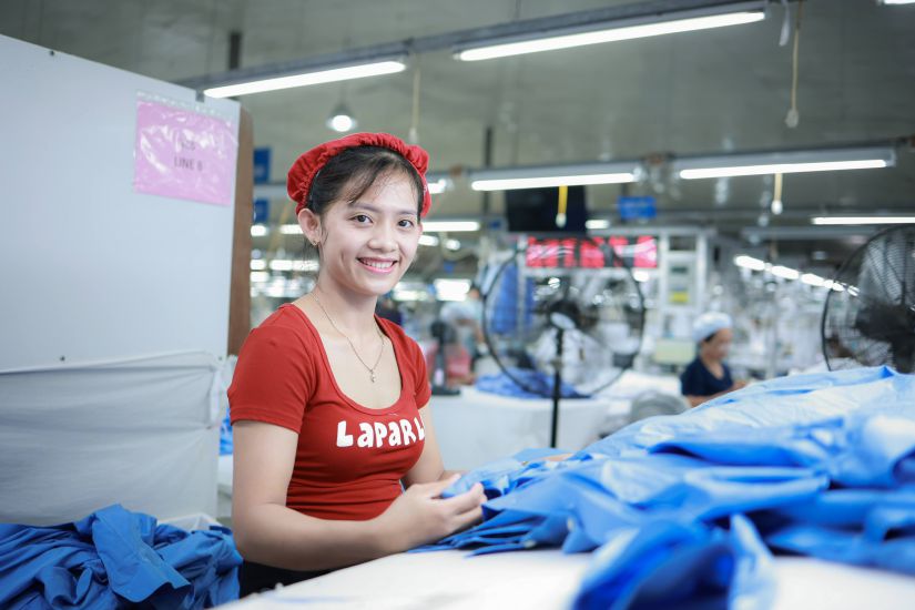 The labor and employment market continues to thrive, contributing to Vietnam's happiness index increasing 11 places compared to 2023. Photo: Hai Nguyen