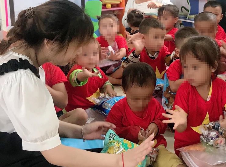 Many preschool teachers hope to receive preferential salary policies; to retire 5 years earlier than the regulations without having their pension benefits deducted. Photo: Chu Trang
