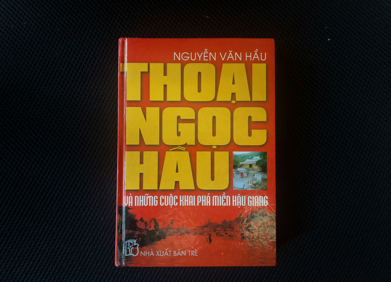 “Thoai Ngoc Hau va nhung cuoc khai pha mien Hau Giang”.