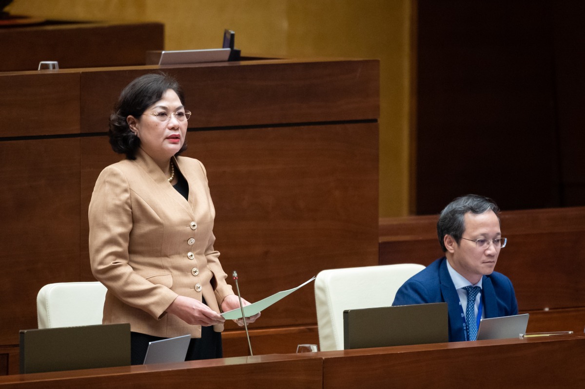 State Bank Governor Nguyen Thi Hong is the first industry leader to answer questions before the National Assembly. Photo: Pham Thang