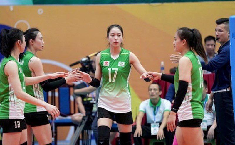The Information Corps met LPB Ninh Binh in the second phase of the 2024 national volleyball tournament. Photo: VFV
