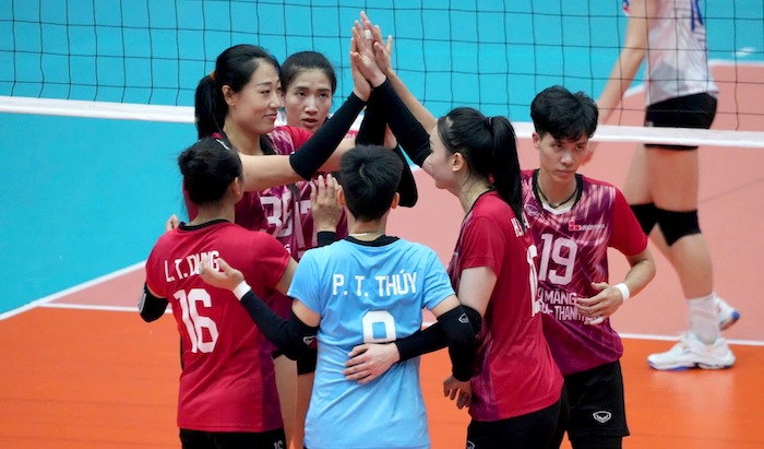 Long Son Thanh Hoa Cement is the first team to win a ticket to the semi-finals of the 2024 national volleyball tournament. Photo: VFV
