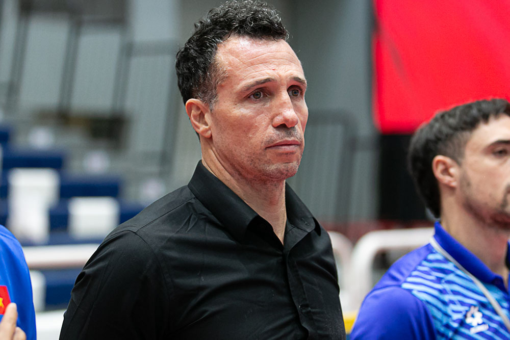 Coach Diego Giustozzi in the final match of the 2024 Southeast Asian futsal tournament. Photo: AFF