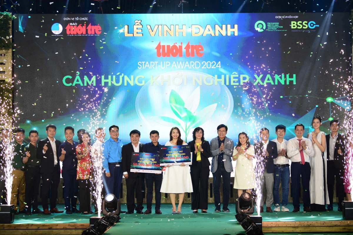 Startups with creative, practical solutions for green, recycled products were honored. Photo: Quang Dinh