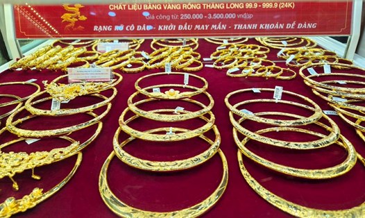 Theo đại biểu Quốc hội, thị trường vàng vẫn chưa thật sự ổn định, thiếu tính bền vững. Ảnh: Hương Thủy