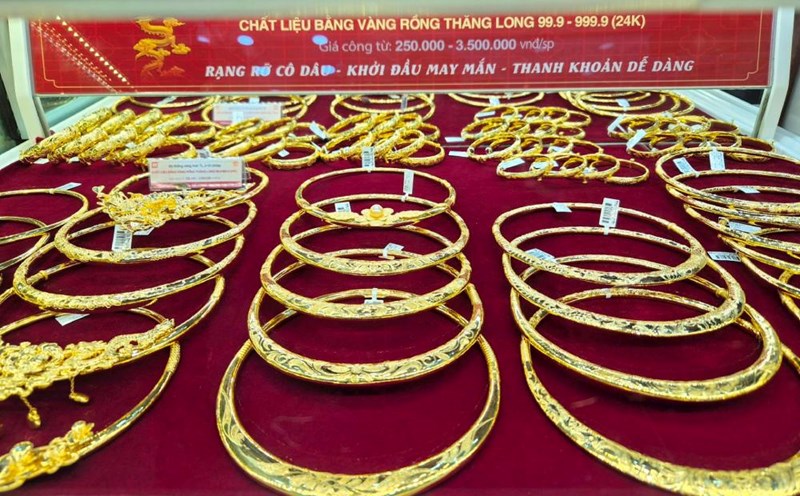 According to a National Assembly delegate, the gold market is still not really stable and lacks sustainability. Photo: Huong Thuy