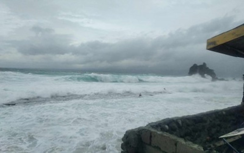 Typhoon Toraji strengthens into a typhoon, heading towards the East Sea