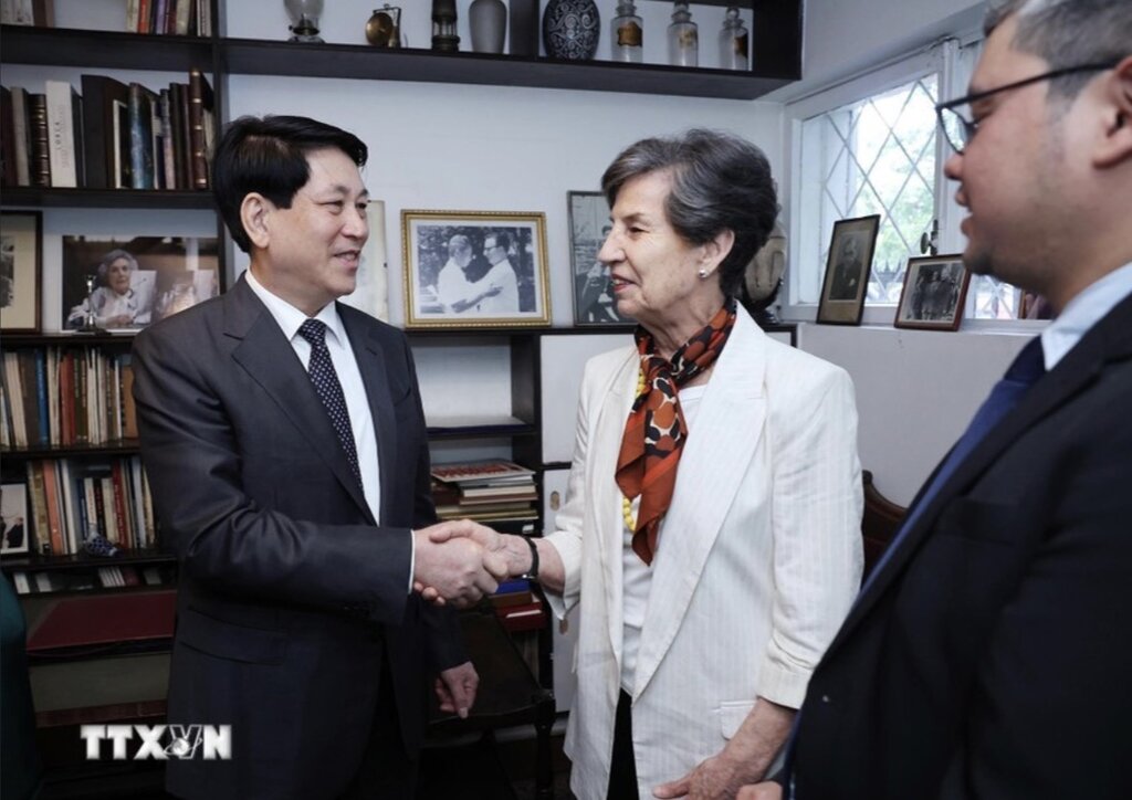 President Luong Cuong and Senator Isabel Allende, daughter of late Chilean President Salvador Allende. Photo: VNA