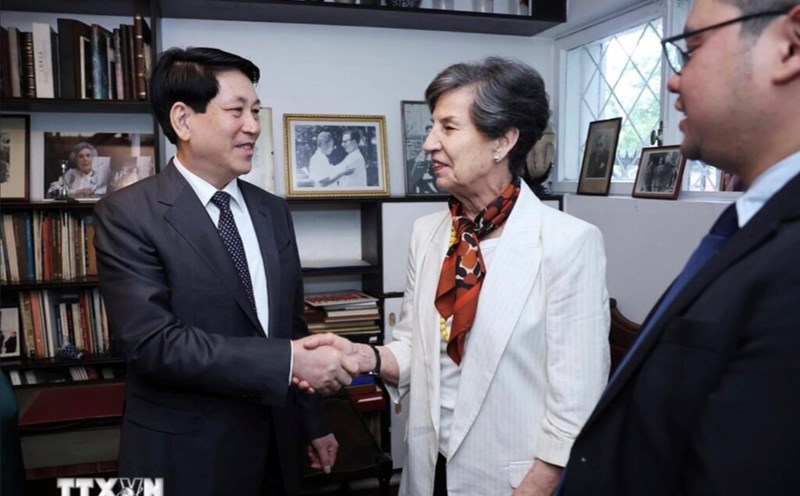 President Luong Cuong and Senator Isabel Allende, daughter of late Chilean President Salvador Allende. Photo: VNA