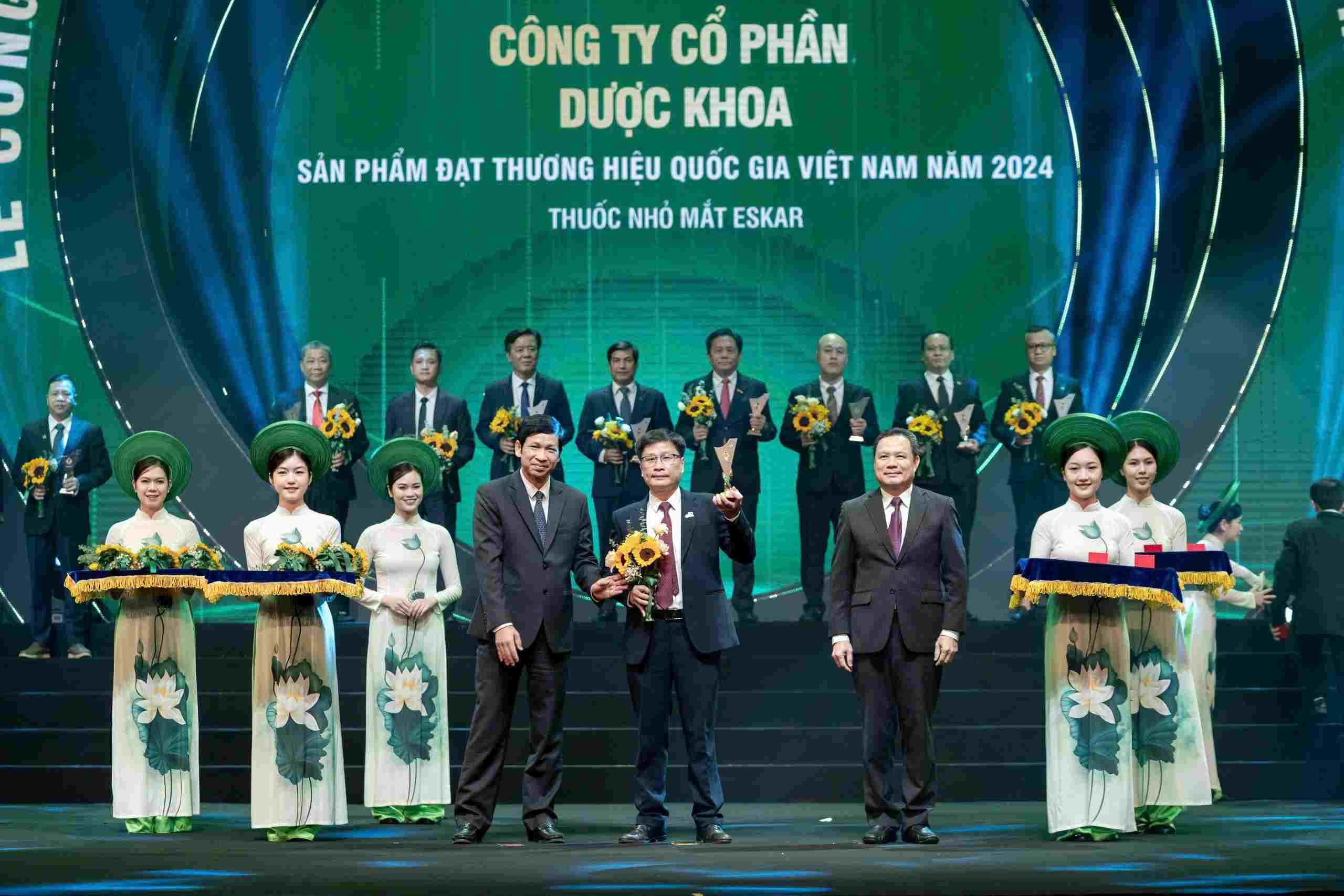 Eskar eye drops - Product achieving Vietnam national brand in 2024. Photo: Thanh Xuan