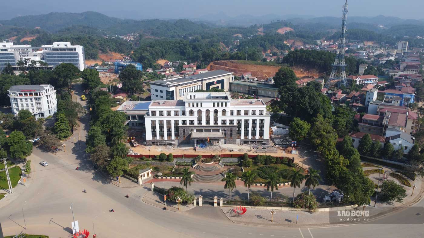 Dự án do Công ty Cổ phần xây dựng Hoàng Trung, Công ty TNHH MTV Tổng công ty Thái Sơn, Công ty Cổ phần Tập đoàn đầu tư T Group là nhà thầu thi công. Dự án được khởi công vào quý I năm 2024 và dự kiến hoàn thành vào cuối năm 2024.