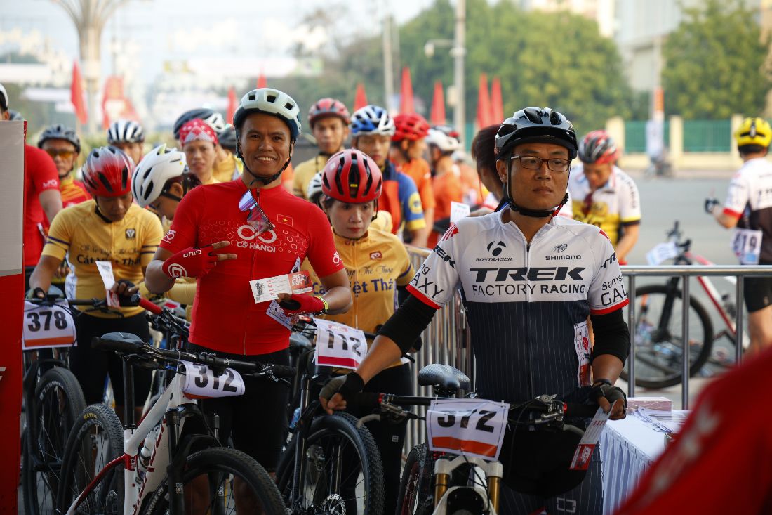 Cac van dong vien hao hung tham du cuoc thi. anh: BTC