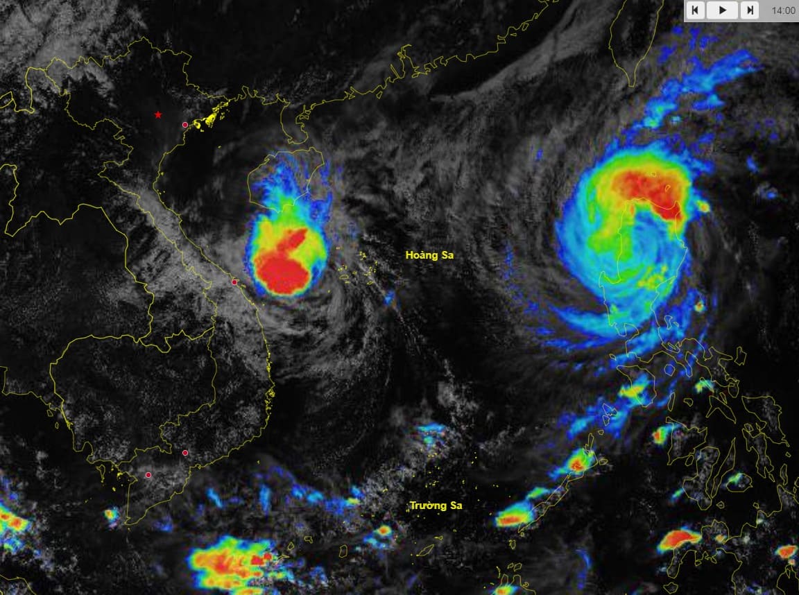Satellite image of storm No. 7 Yinxing and storm Toraji near the East Sea at 2 p.m. on November 11. Photo: National Center for Hydro-Meteorological Network