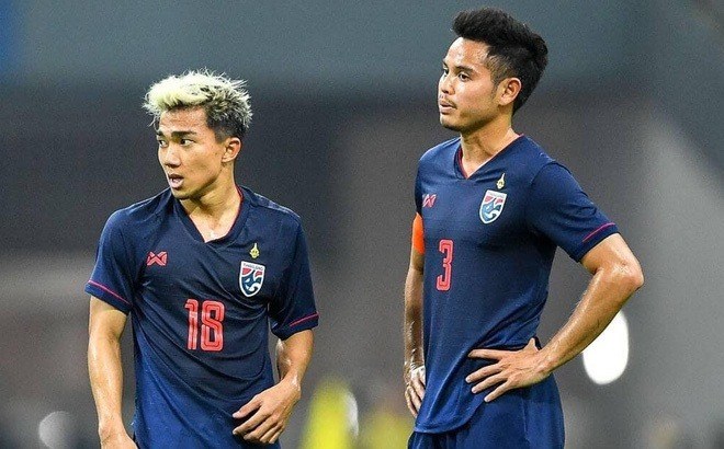 Theerathon Bunmathan (right) and Chanathip Songkrasin will not participate in the 2024 AFF Cup with the Thai team. Photo: FAT