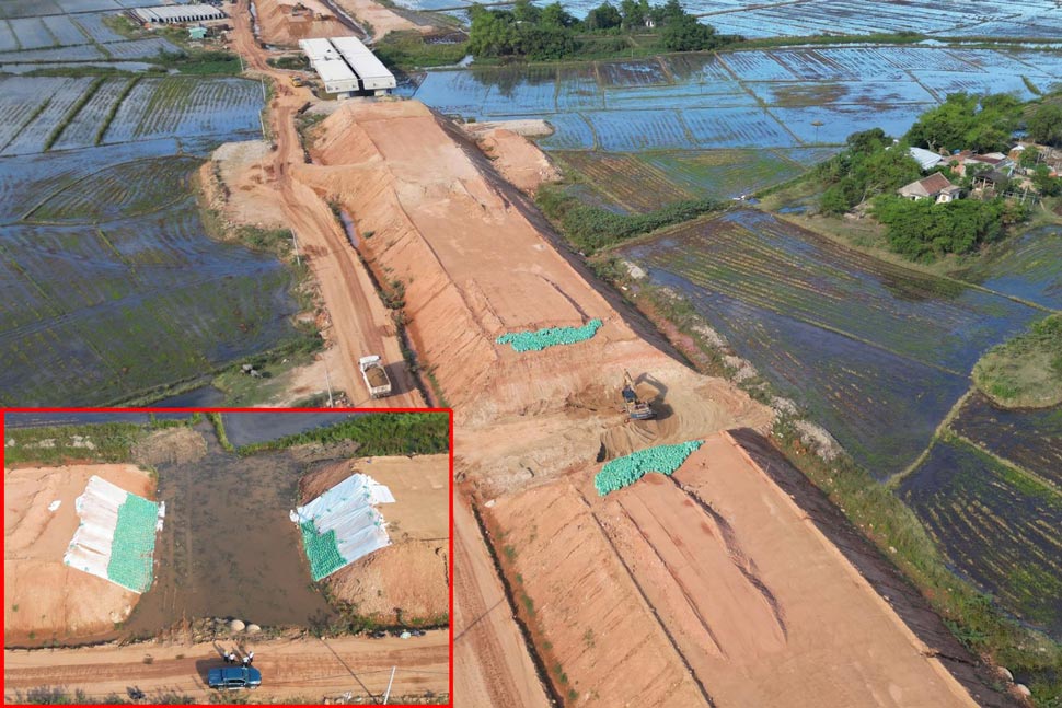 Clearing the flood drainage position at the Binh Dinh Province Coastal Road Project, Cat Tien - Diem Van section. Photo: Hoai Luan
