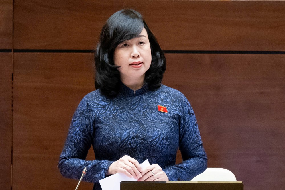 Minister Dao Hong Lan said that the revised Pharmacy Law will hand over the initiative in hospital pharmacy procurement to medical facilities. Photo: Quochoi.vn