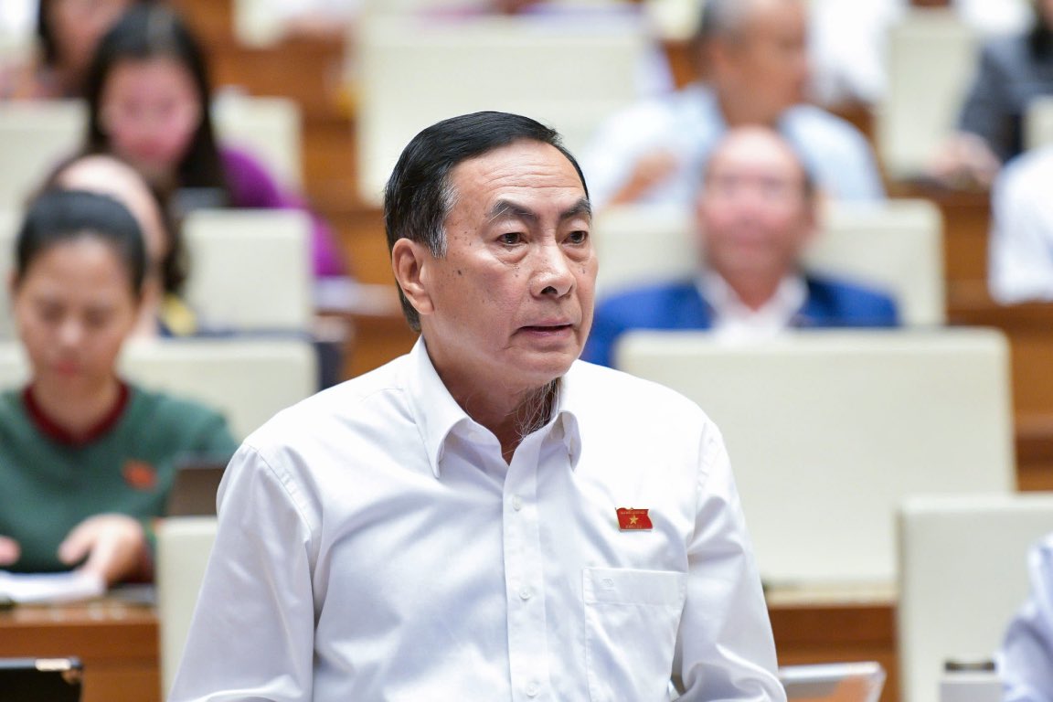 National Assembly Delegate Pham Van Hoa (Dong Thap Delegation) questioned the management of foreign clinics. Photo: National Assembly