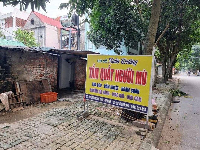 4 người mù khốn khổ vì chủ cho thuê nhà lật kèo hợp đồng