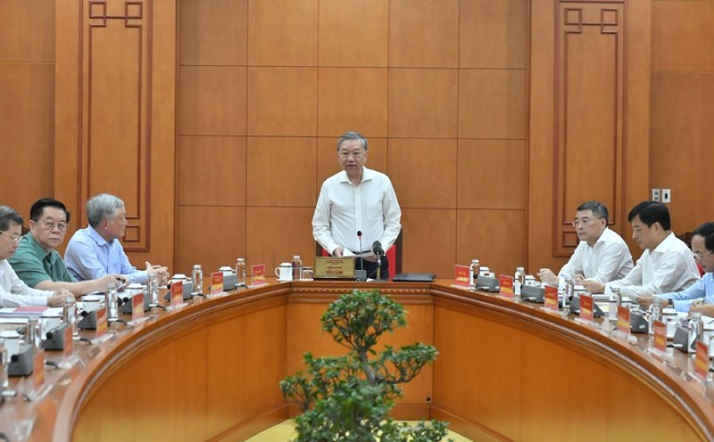 General Secretary To Lam chairs a meeting with the Party Charter Subcommittee. Photo: Dang Khoa
