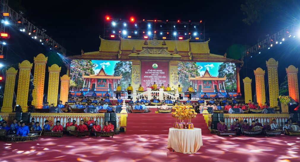 200 nhạc công đồng biểu diễn nhạc Ngũ âm. Ảnh: Phương Anh