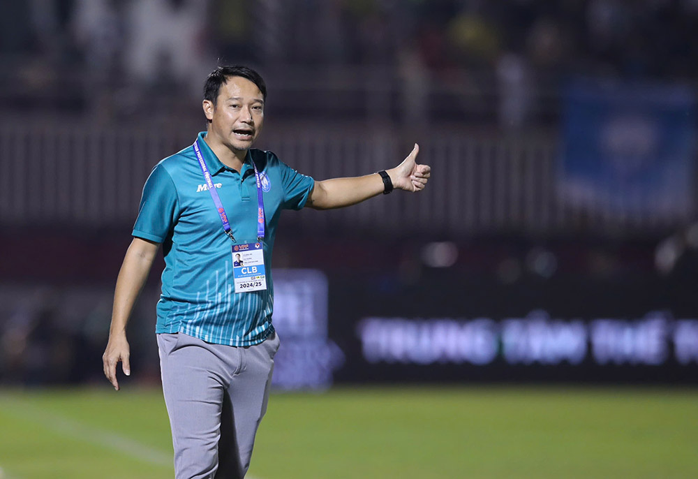 Huan luyen vien Vu Hong Viet thua nhan cau lac bo Nam Dinh co van de trong tran dau voi TPHCM. Anh: Thanh Vu