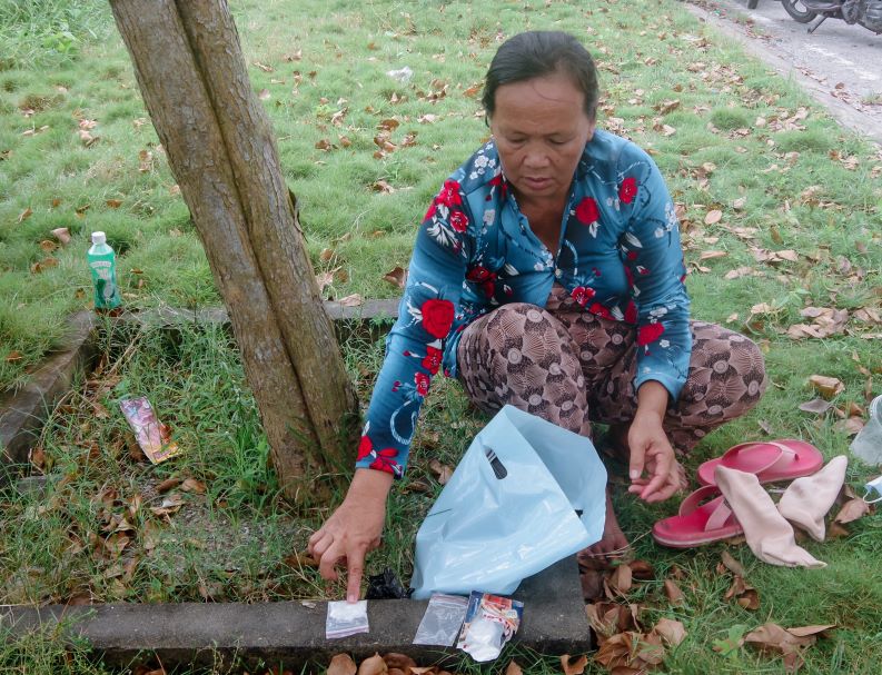 Subject Kieu with the bag of drugs and evidence at the scene.