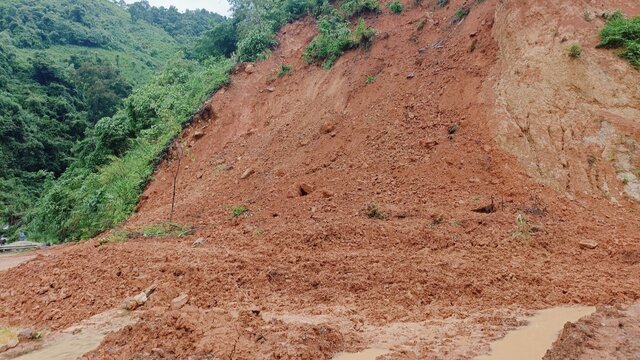 More than 9 billion VND was spent to repair provincial roads in Son La that were eroded and damaged by storm No. 3. Photo: Dang Tinh